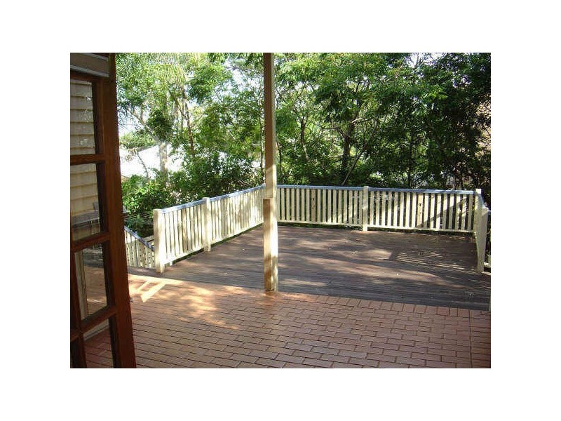 8 Goldsbrough Road, Taringa QLD 4068