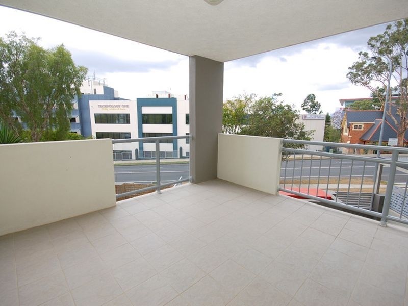 8/36 Holland Street, Toowong QLD 4066