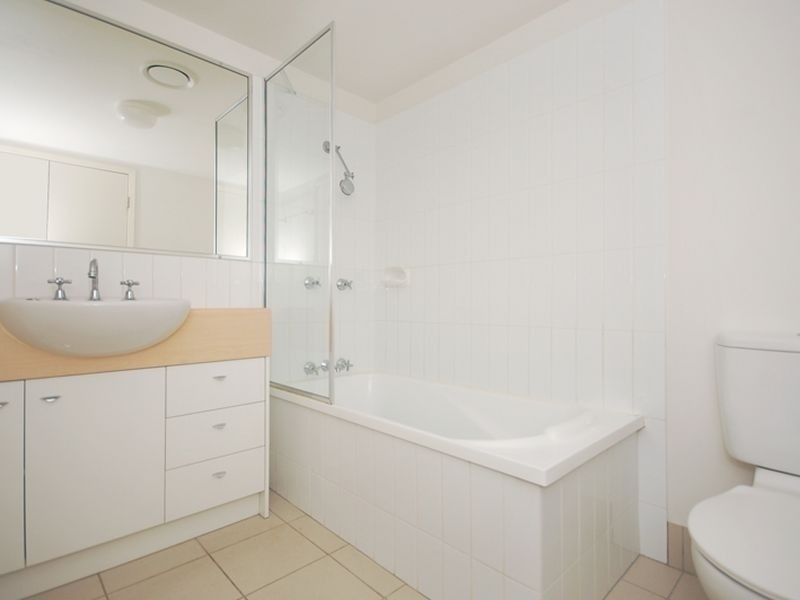 8/36 Holland Street, Toowong QLD 4066