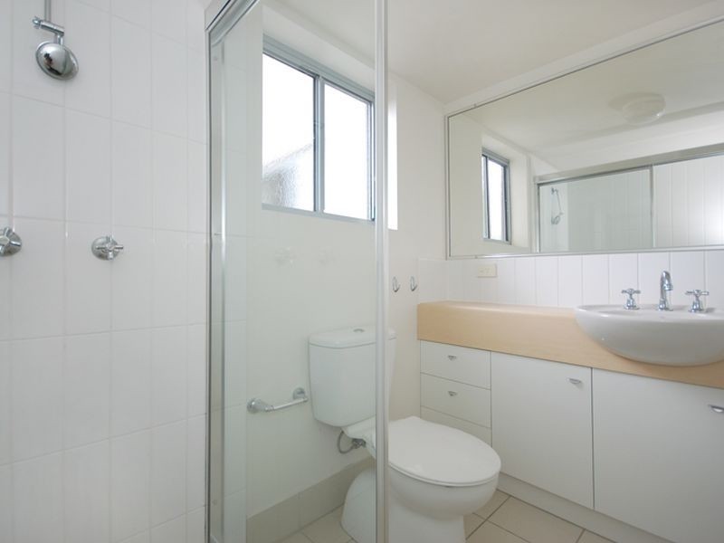 8/36 Holland Street, Toowong QLD 4066