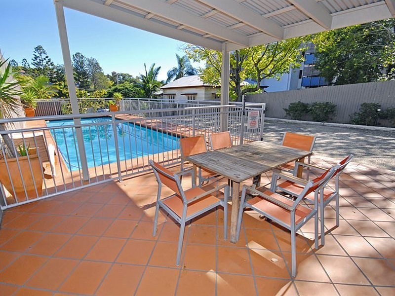 8/36 Holland Street, Toowong QLD 4066