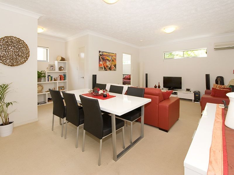 1/36 Holland Street, Toowong QLD 4066