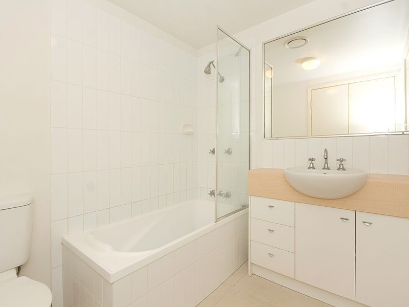 1/36 Holland Street, Toowong QLD 4066