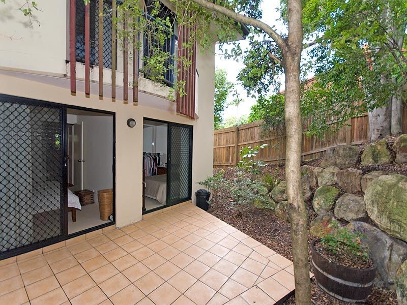 9/182 Carmody Road, St Lucia QLD 4067