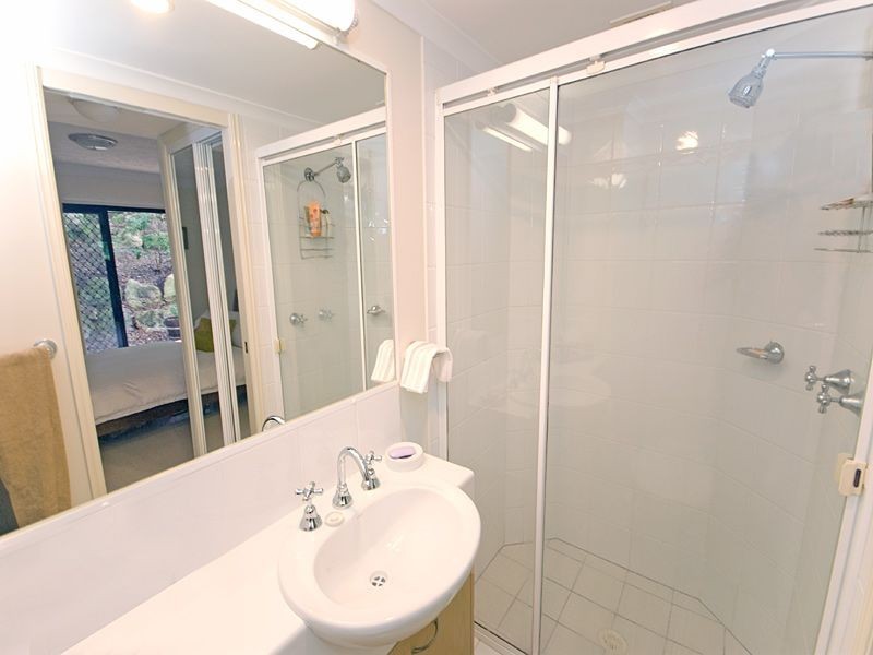 9/182 Carmody Road, St Lucia QLD 4067