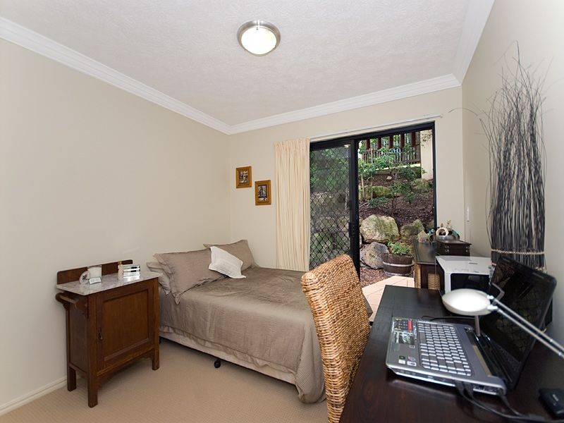 9/182 Carmody Road, St Lucia QLD 4067