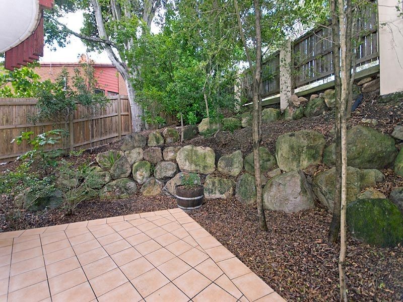 9/182 Carmody Road, St Lucia QLD 4067