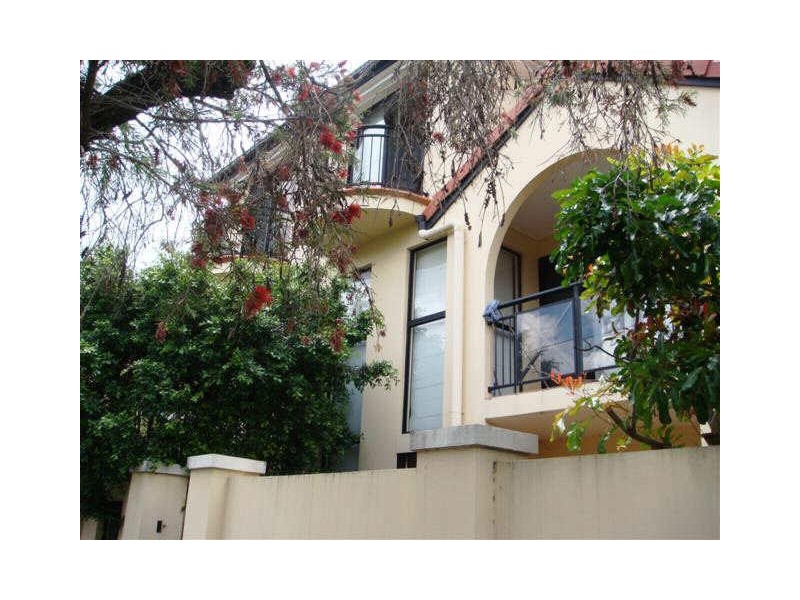 1/1 Laurence Street, St Lucia QLD 4067