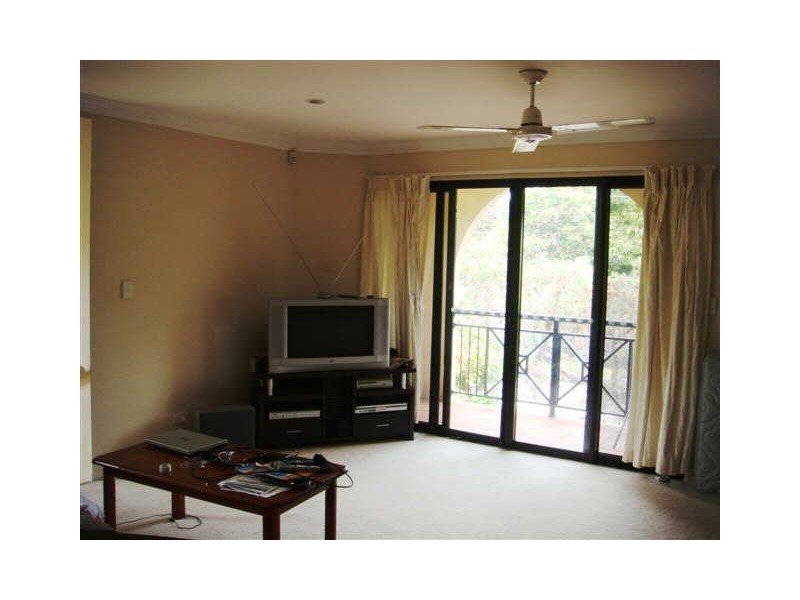 1/1 Laurence Street, St Lucia QLD 4067
