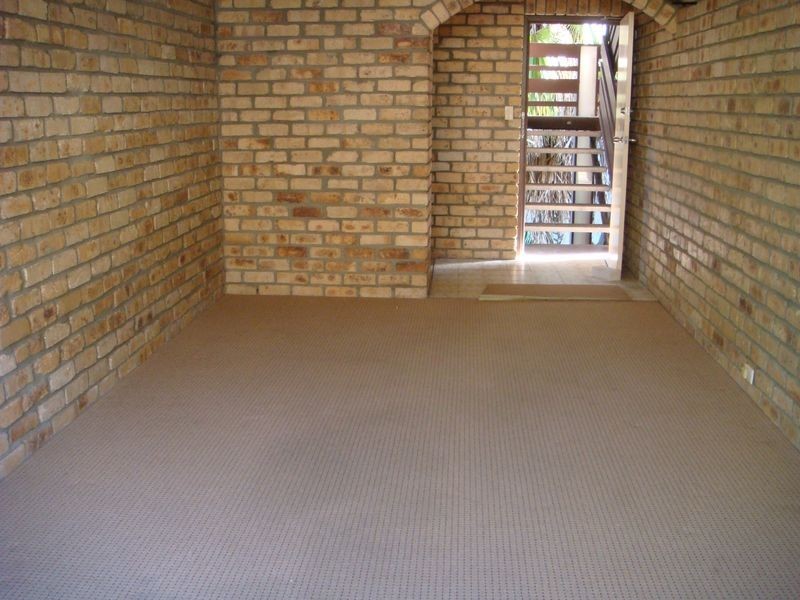 1/67 Warren Street, St Lucia QLD 4067