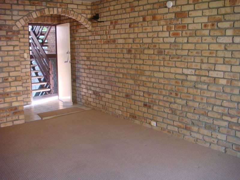 1/67 Warren Street, St Lucia QLD 4067