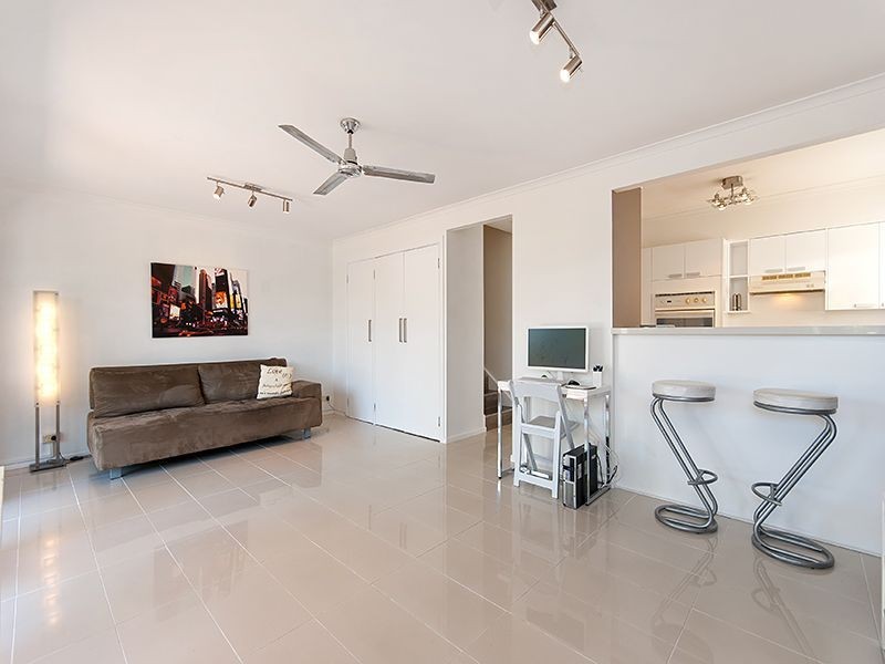 2/72 Alpha Street, Taringa QLD 4068