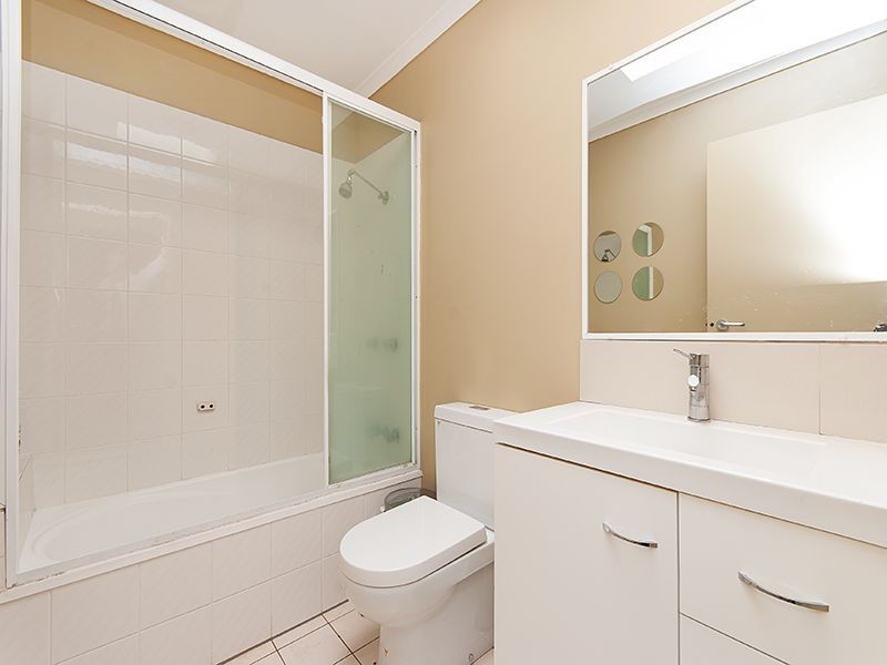 2/72 Alpha Street, Taringa QLD 4068