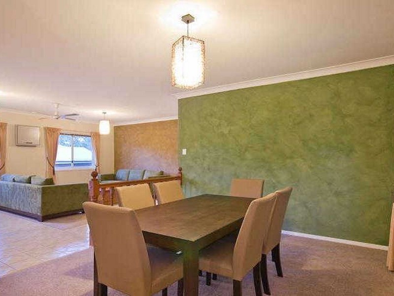 18 Mossman Street, Taringa QLD 4068