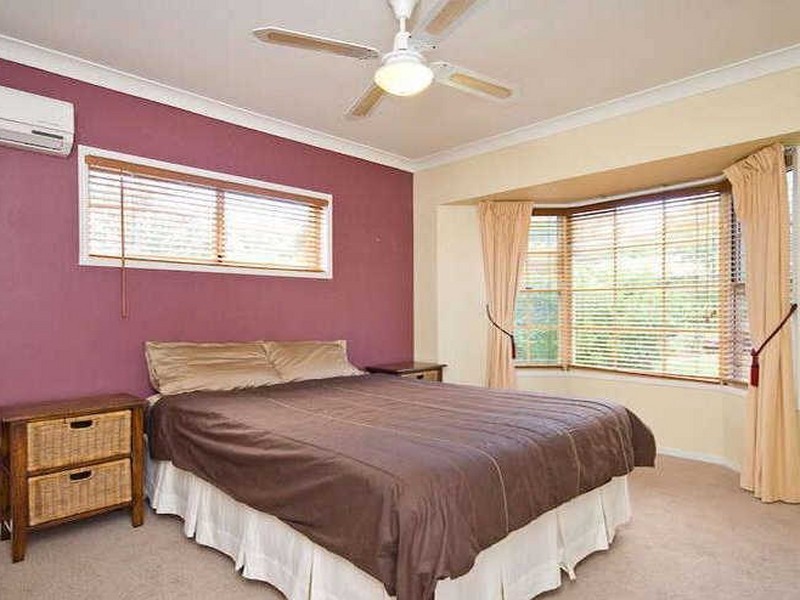 18 Mossman Street, Taringa QLD 4068