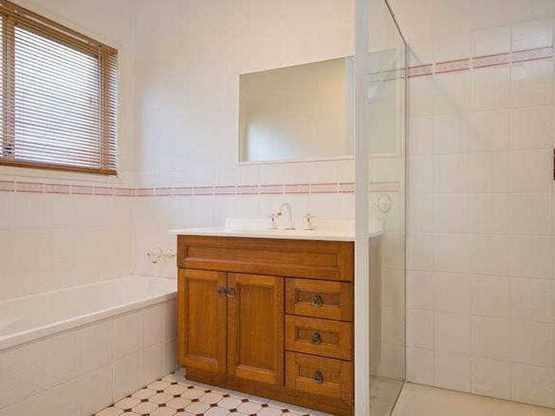 18 Mossman Street, Taringa QLD 4068