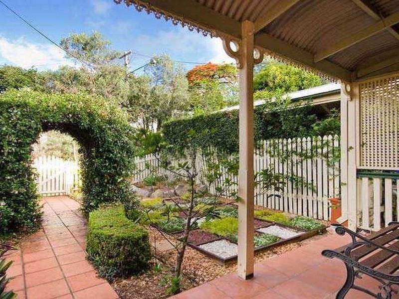 18 Mossman Street, Taringa QLD 4068