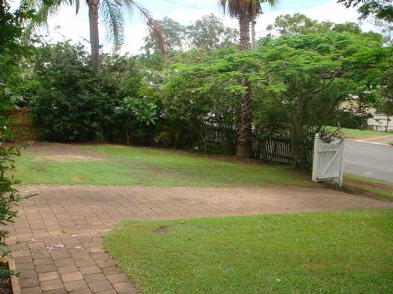 30 Disraeli Street, Indooroopilly QLD 4068