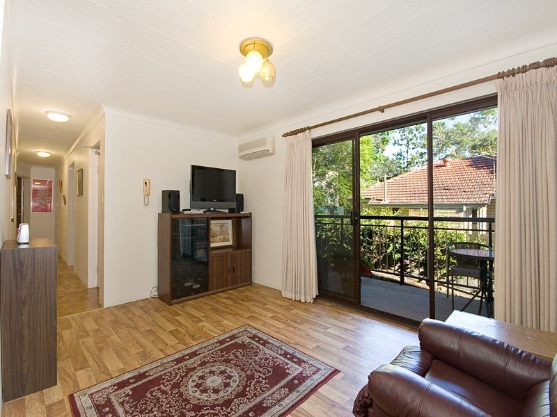 2/15 Burton Street, Indooroopilly QLD 4068
