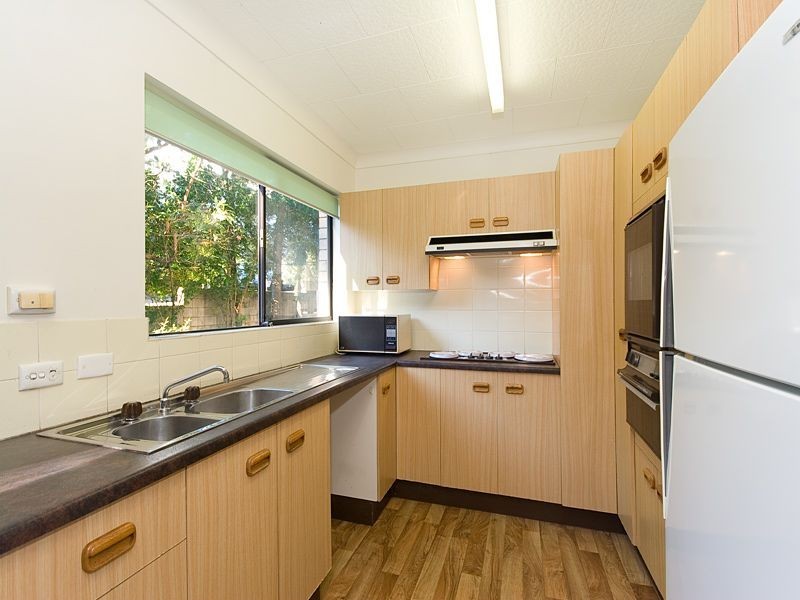 2/15 Burton Street, Indooroopilly QLD 4068