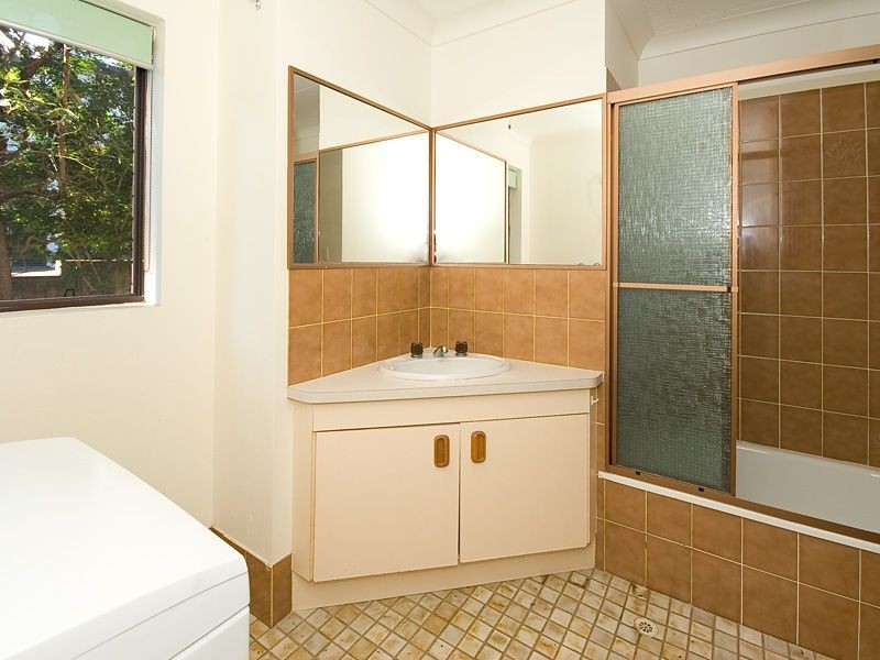 2/15 Burton Street, Indooroopilly QLD 4068