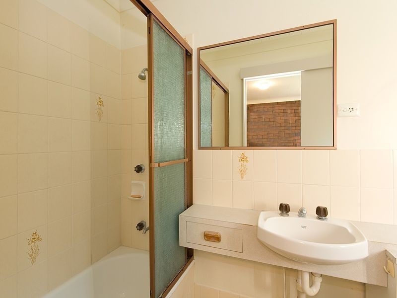 2/15 Burton Street, Indooroopilly QLD 4068