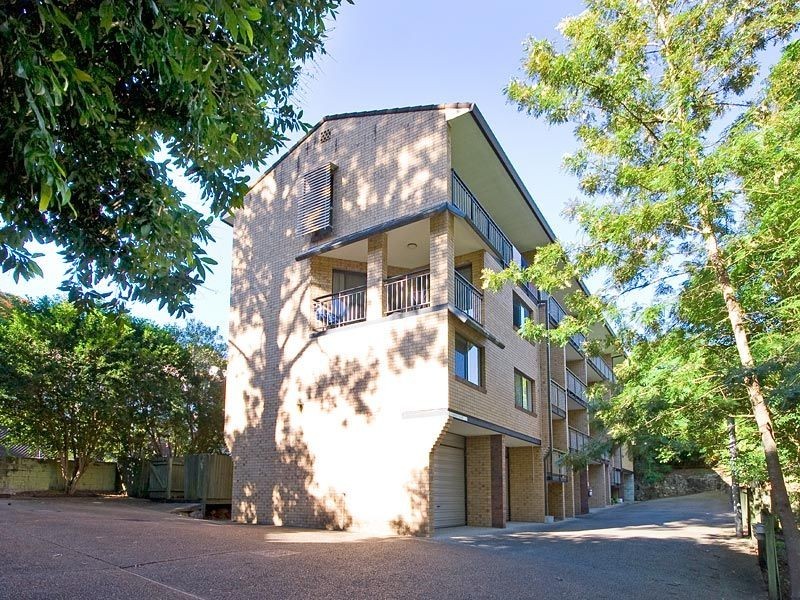2/15 Burton Street, Indooroopilly QLD 4068