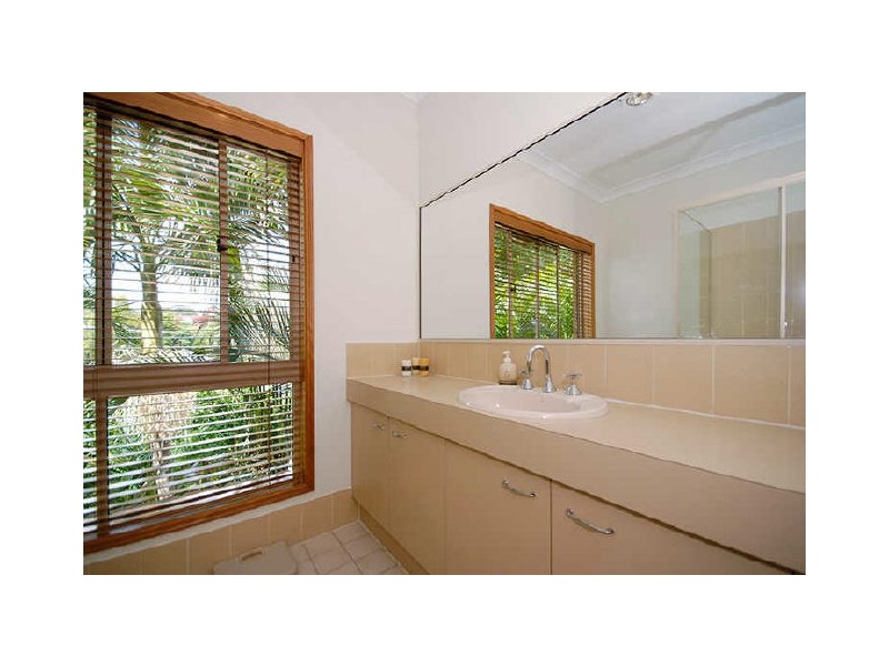 31 Broadmoor Street, Kenmore Hills QLD 4069
