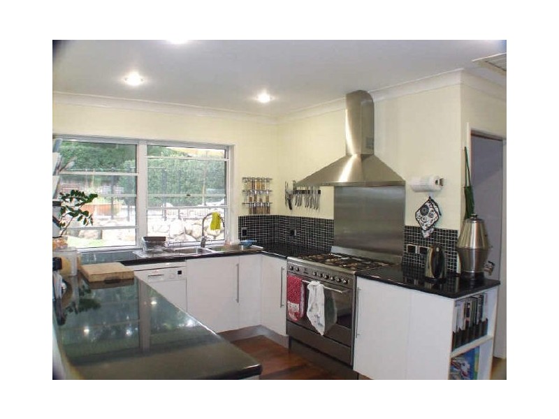 11 Steptoe Street, Chapel Hill QLD 4069