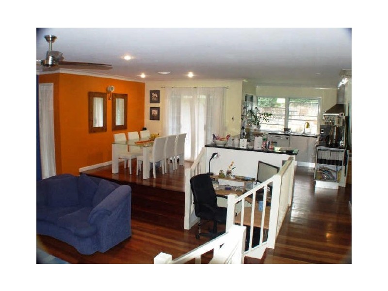 11 Steptoe Street, Chapel Hill QLD 4069