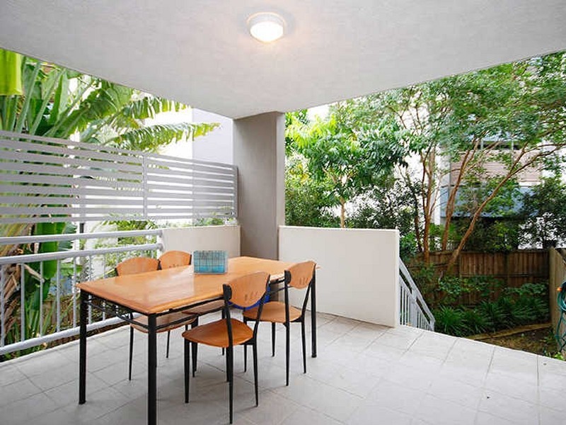 1/36 Holland Street, Toowong QLD 4066