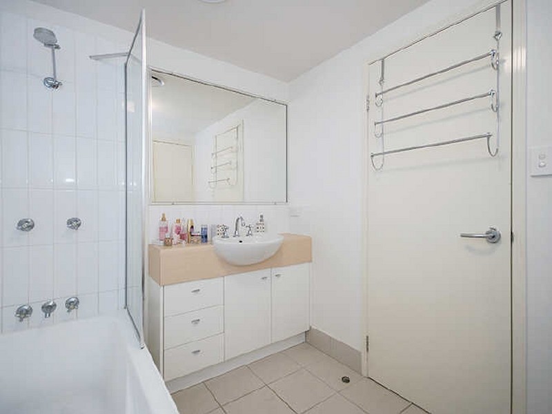 1/36 Holland Street, Toowong QLD 4066