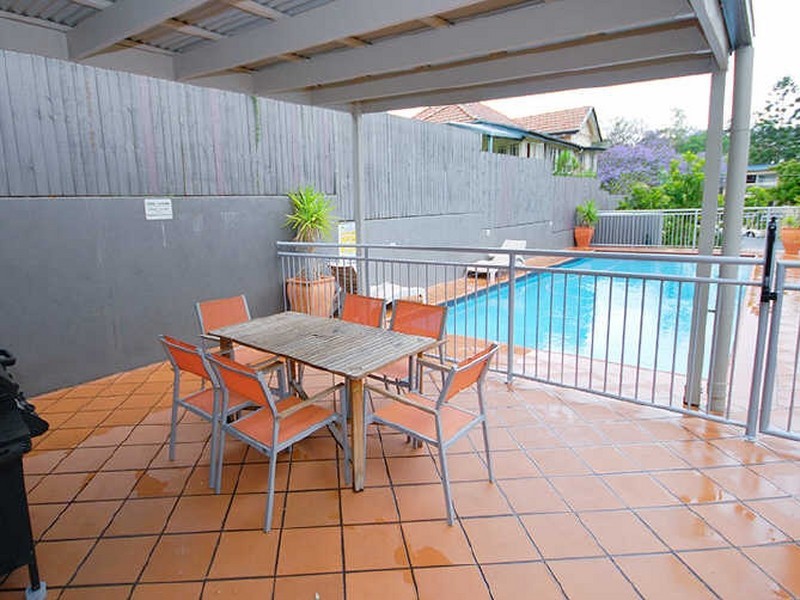 1/36 Holland Street, Toowong QLD 4066