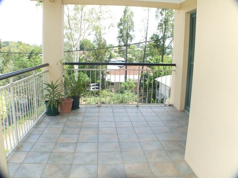 1/23 Burns Road, Toowong QLD 4066