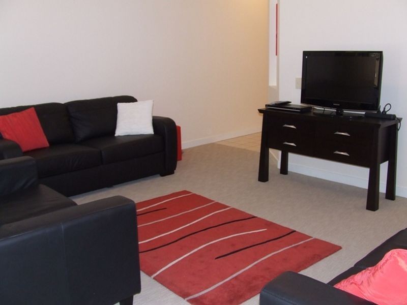 2/32-36 Lissner Street, Toowong QLD 4066