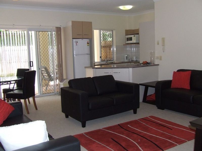 2/32-36 Lissner Street, Toowong QLD 4066