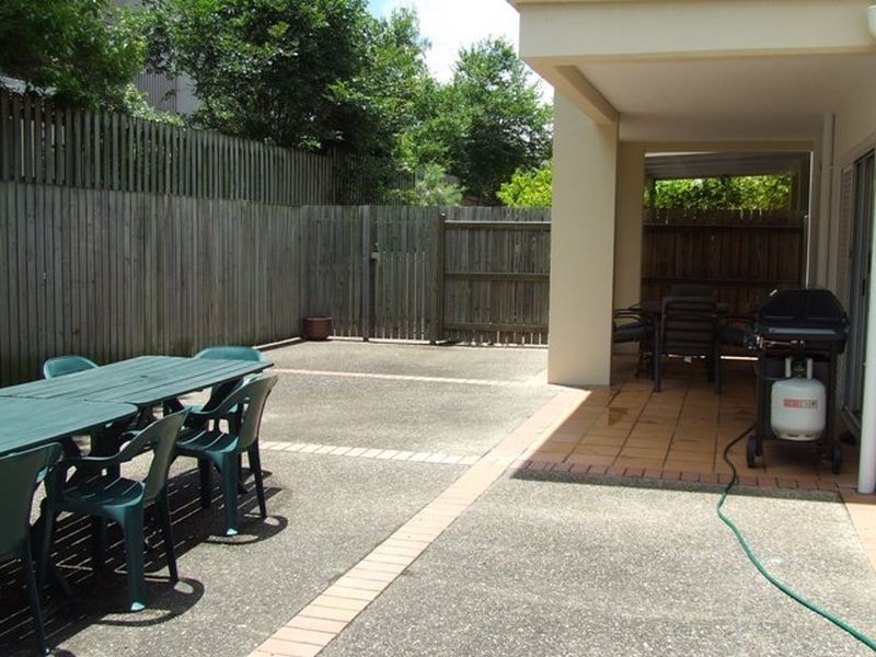 2/32-36 Lissner Street, Toowong QLD 4066