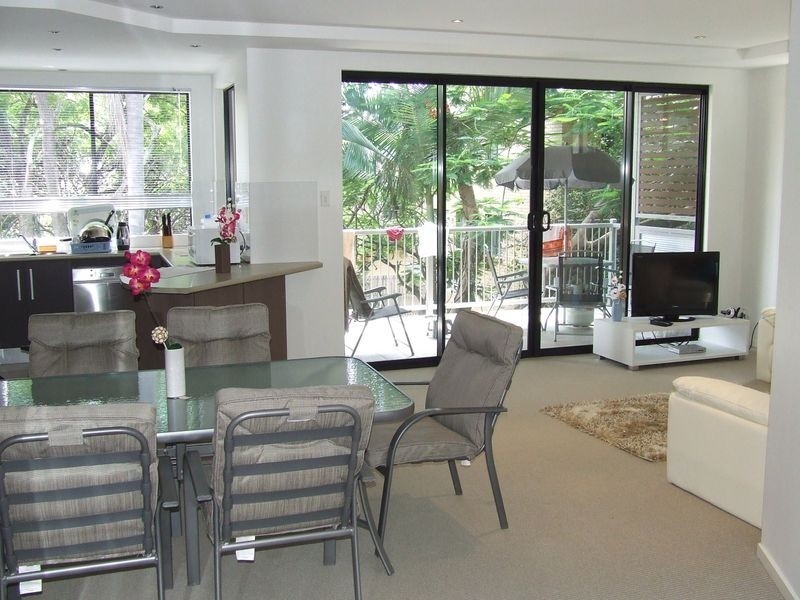 2/26 Lambert Road, Indooroopilly QLD 4068