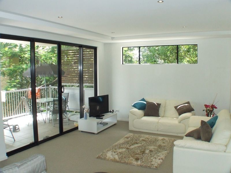 2/26 Lambert Road, Indooroopilly QLD 4068