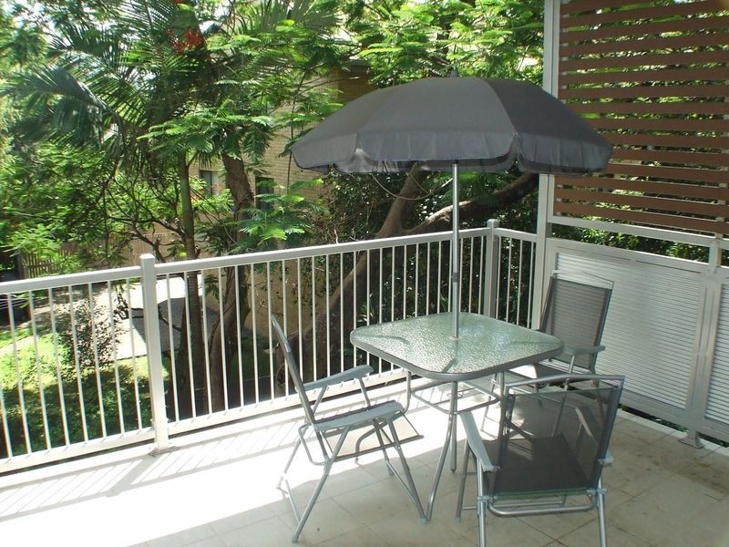 2/26 Lambert Road, Indooroopilly QLD 4068