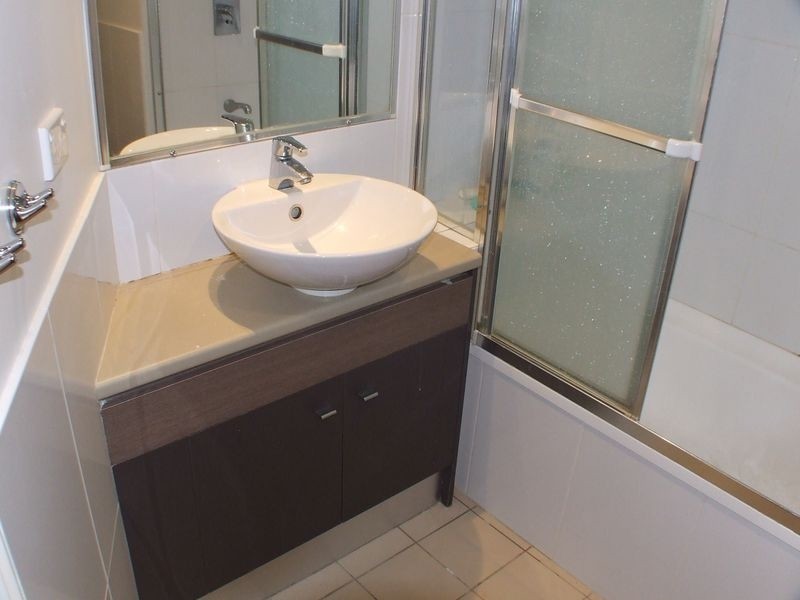 2/26 Lambert Road, Indooroopilly QLD 4068