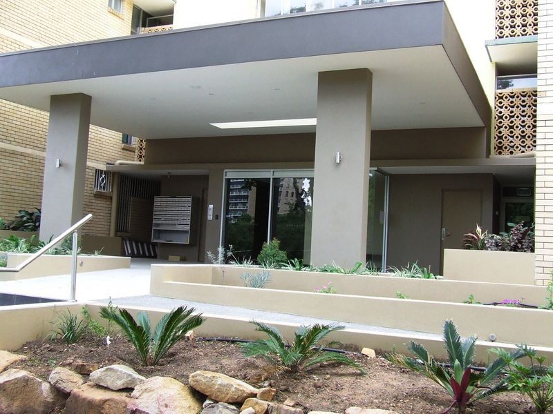 10/36 Jerdanefield Road, St Lucia QLD 4067