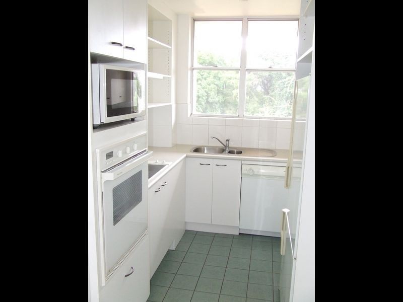 10/36 Jerdanefield Road, St Lucia QLD 4067