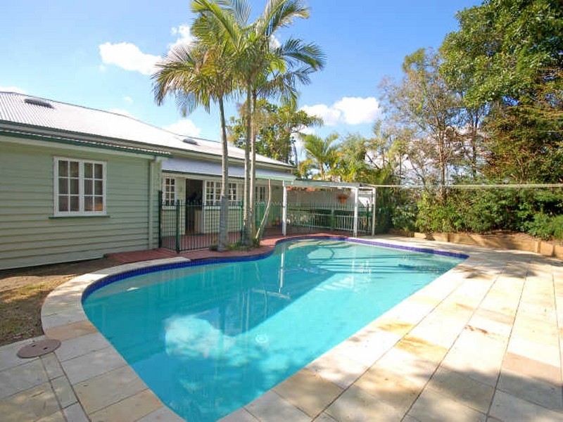 30 Disraeli Street, Indooroopilly QLD 4068