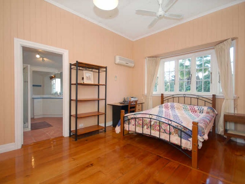 30 Disraeli Street, Indooroopilly QLD 4068