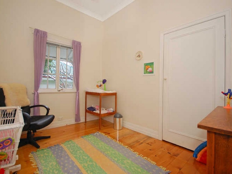 30 Disraeli Street, Indooroopilly QLD 4068