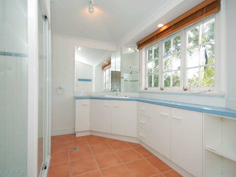 30 Disraeli Street, Indooroopilly QLD 4068