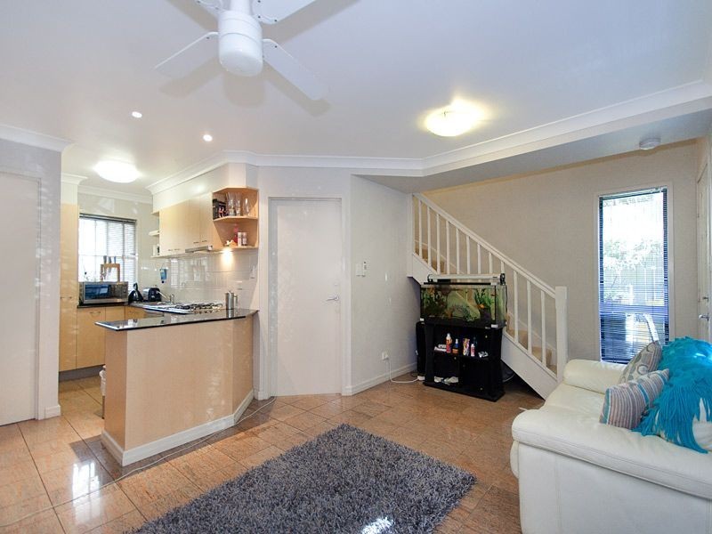 2/8 Sundridge Street, Taringa QLD 4068