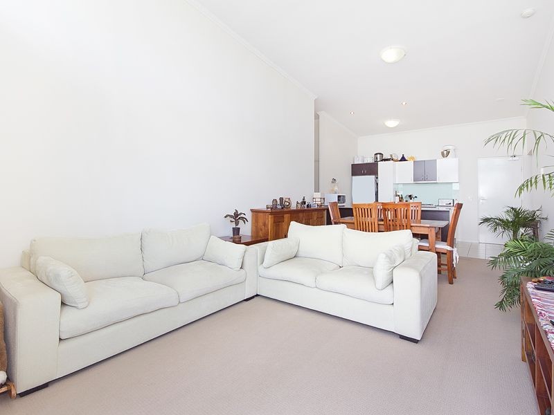 108/95 Clarence Road, Indooroopilly QLD 4068
