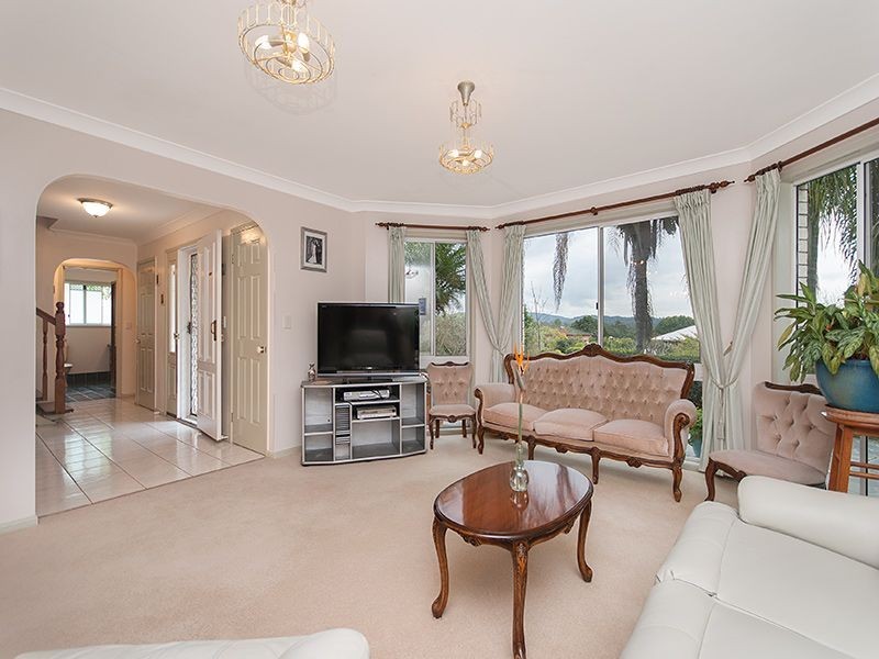 31 Pine County Place, Bellbowrie QLD 4070